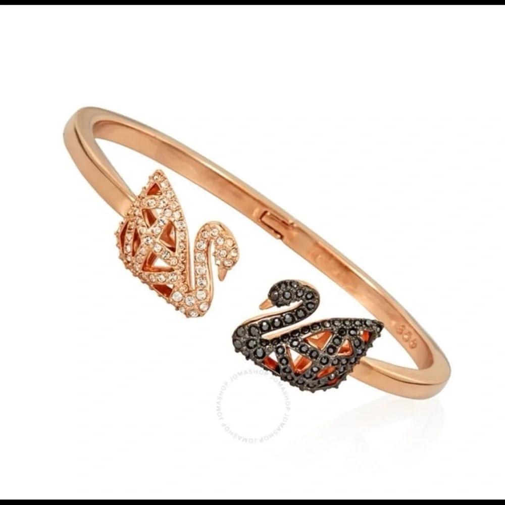 Rare find swarovski Facet Swan Bangle Bracelet Multi Color, Size medium -like ne